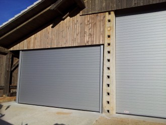 10 - Industrijska garažna vrata v RAL barvi.