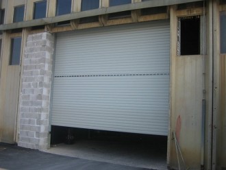 06 - Rolo industrijska garažna vrata z zasteklitvijo.