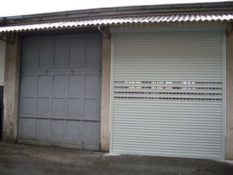 10 - Rolo industrijska garažna vrata v več okenci.