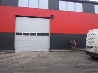04 - Industrijska garažna vrata z ALU zasteklitvijo.