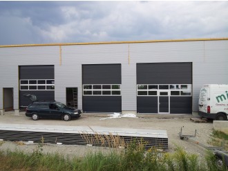 05 - Industrijska garažna vrata v RAL barvi.