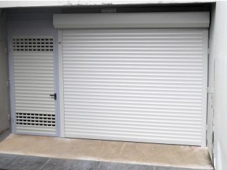 Rolo garažna vrata z osebnim prehodom