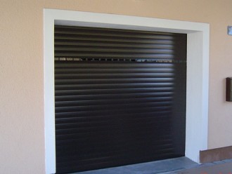 04 - Rolo garažna vrata v RAL barvi in z zasteklitvijo. 
