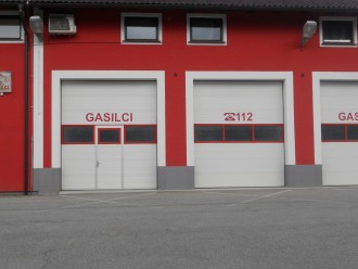 38 - Industrijska garažna vrata primerna za gasilske domove.