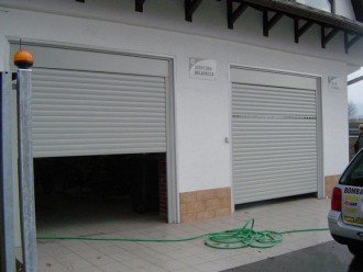 09 - Rolo garažna vrata z zasteklitvijo.