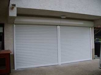 12 - Rolo garažna vrata z vmesnim stebričkom.