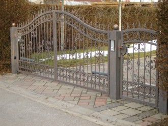 08 - Osebni prehod kovane ograje.